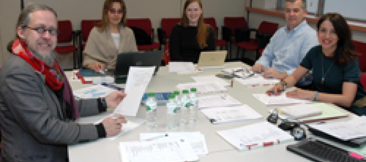 Els assistents a la reunió: Henrik Nilsson (Suècia), Sandra Cuadrado (Catalunya), Anca Velicu (Romania), Imanol Urbieta (País Basc) i Tegau Andrews (País de Gal·les)