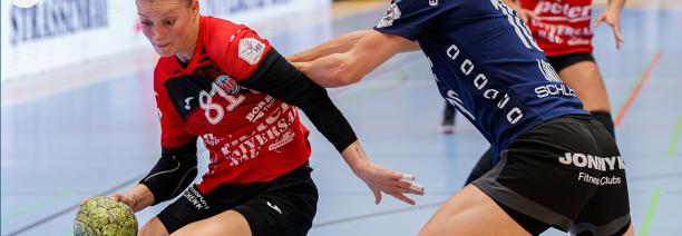 Jugadora fent botar la pilota